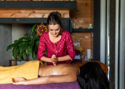 Le massage ayurvédique dynamisant Kalari abhyanga à la Réunion